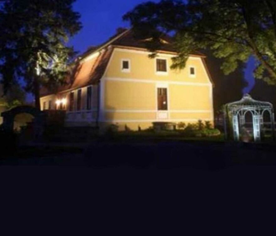 Außenansicht des Swingerclub Schloß Milkersdorf