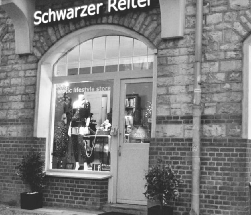 Zum Berliner Sexshop Schwarzer Reiter Der Eingang zum Erotikfachmarkt Schwarzer Reiter