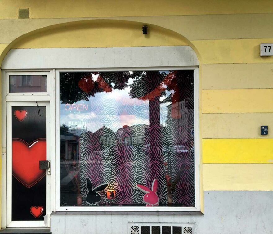 Der Eingang des ehemaligen Bordells Bei Maja