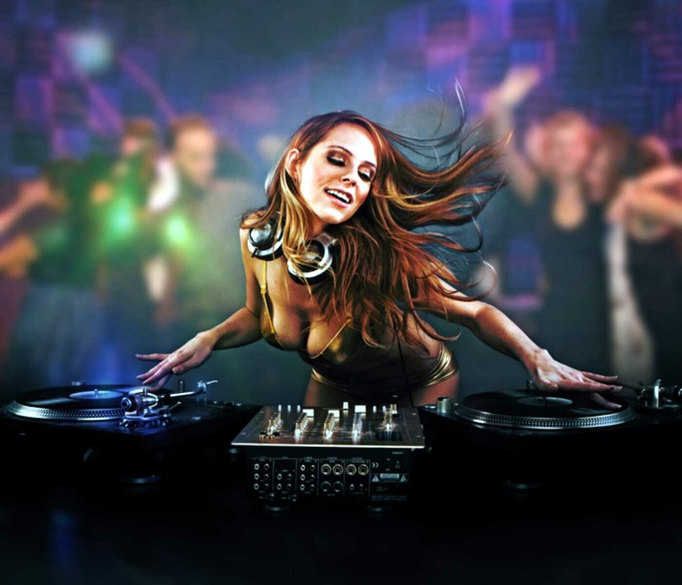 Erotic Nightclubs Berlin Sexy DJane legt in einem Erotic Nightclub Platten auf