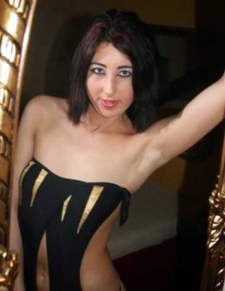 Nutte Petronella steht im Eingang vom Bordell King George