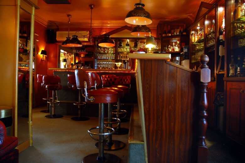 Foto von der Bar des Bordell Bel Ami in Berlin